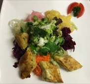 Salat mit Gemüsemaultaschen